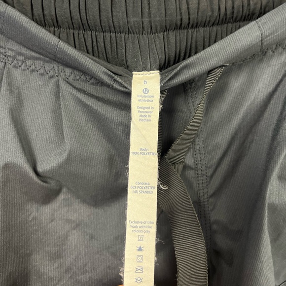 Lululemon Spring Break Away Shorts 2.5" Black Size 6 - Picture 7 of 7